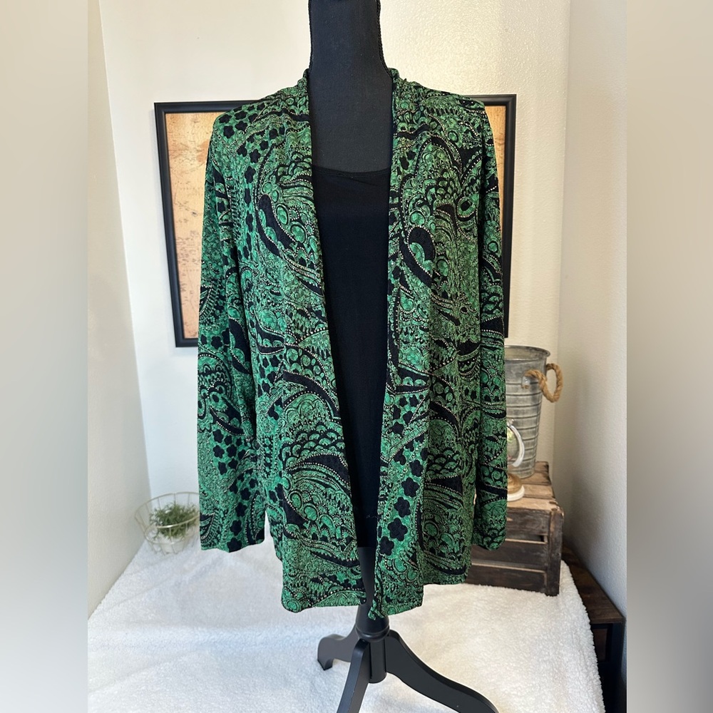 Women’s green black top